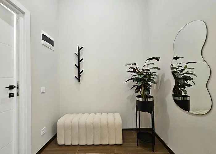 K' Seven * בודפשט